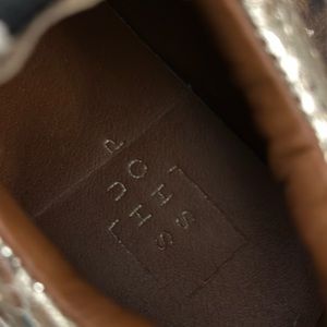 Shu shop tennis shoes